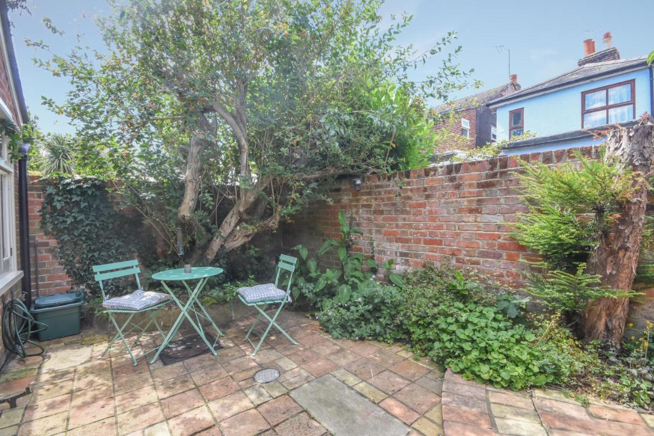 Unique Period One Bedroom House In Colchester Bagian luar foto